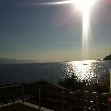 Almare Apartment *